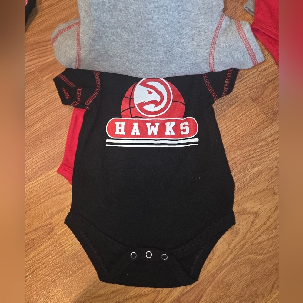 NBA Atlanta Hawks Baby Fan Bodysuit 3pc NWT 6-9M Cotton Basketball - Picture 5 of 5